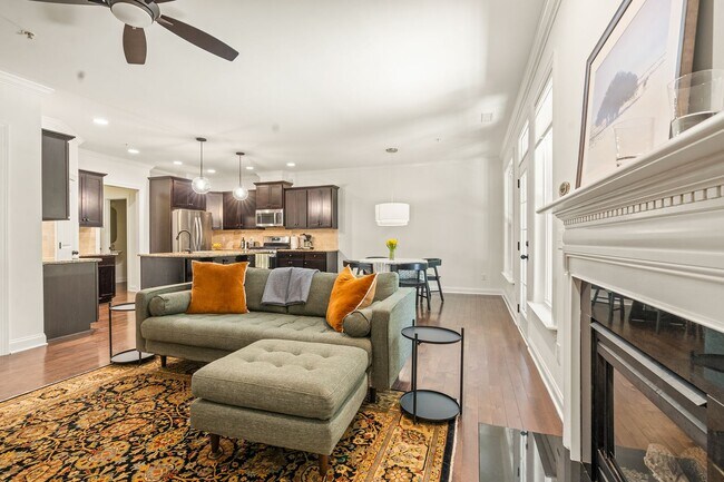 Building Photo - Convenient Carrboro Living in a Spacious 4 Bedroom Home