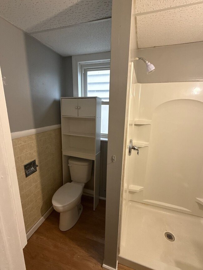 Building Photo - 26 E Main St