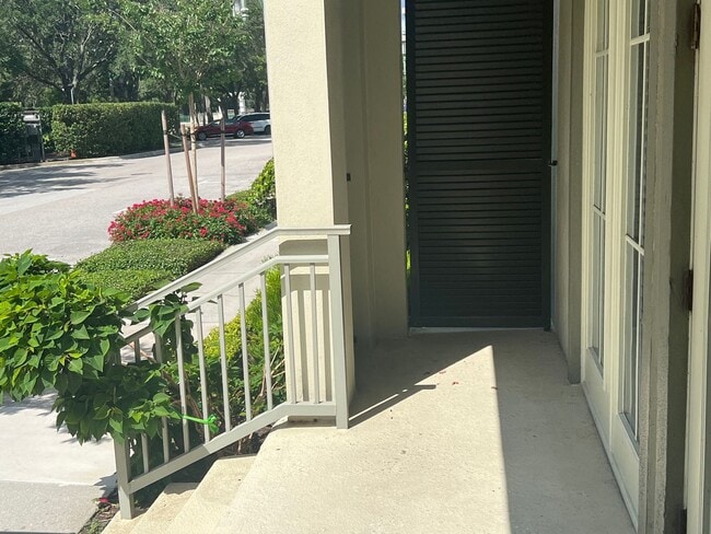 Building Photo - 619 Front St