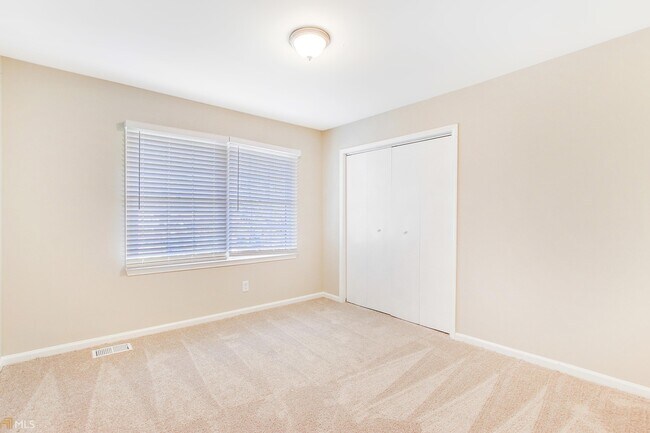 Building Photo - 3661 Collins Dr
