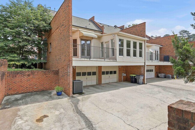 Building Photo - Charming 3BR Townhome with Elevator in the Heart of Fayetteville