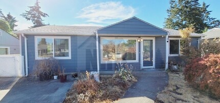 Building Photo - Absolutely Gorgeous 3 bd, 1 ba House locat...