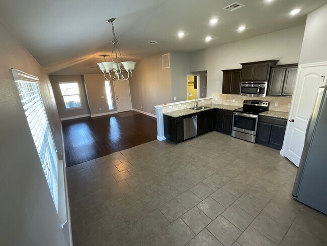 Building Photo - COMING SOON: Beautiful 3BR/2BA Home in Jop...
