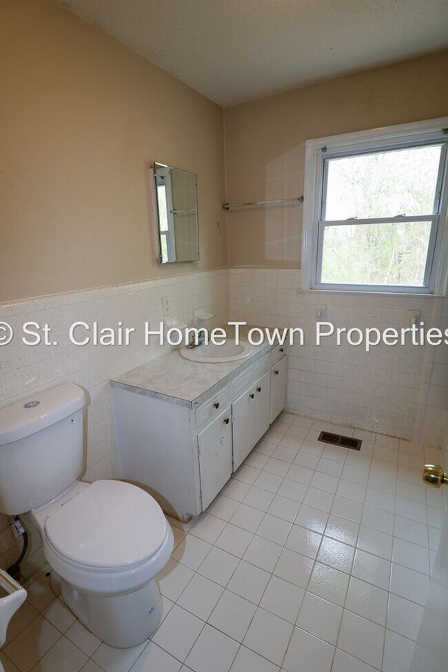 Building Photo - Cute Duplex Close to Pell City