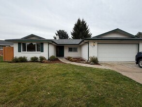 Building Photo - Beautiful 4 bed 2 bath home in Boise just off E Bergeson St