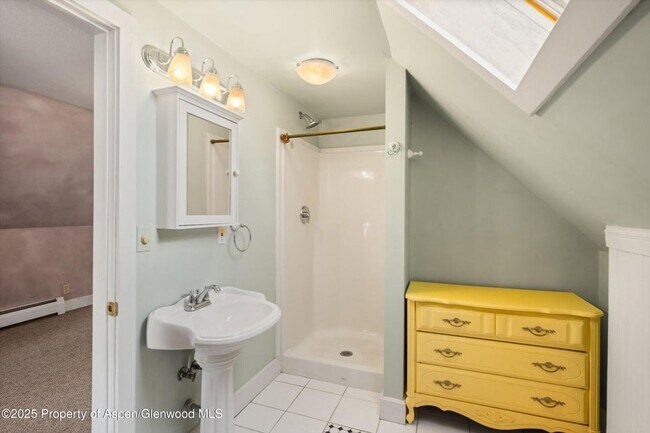 Building Photo - Charming Single Family Home in Rifle for Rent
