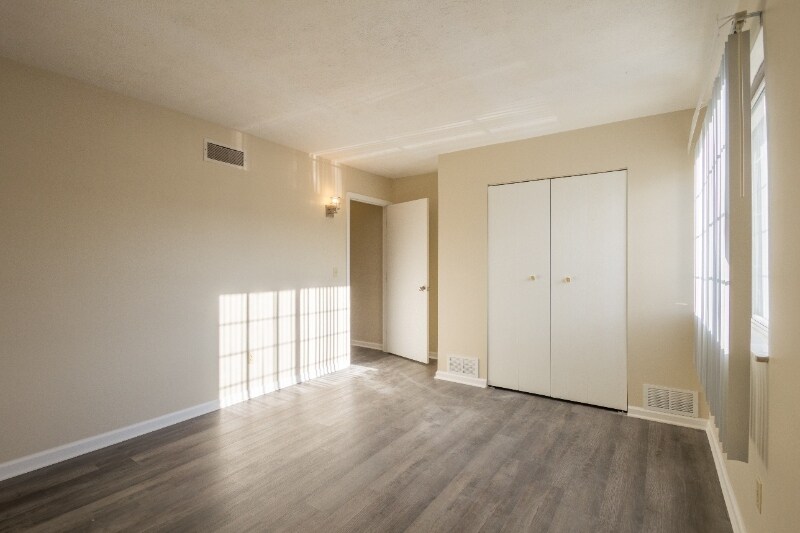 Building Photo - 221 Peppertree Ln