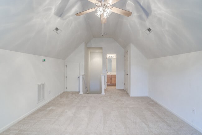 Building Photo - 833 Willow Bay Dr
