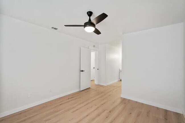 Building Photo - 230 N Crow Rd
