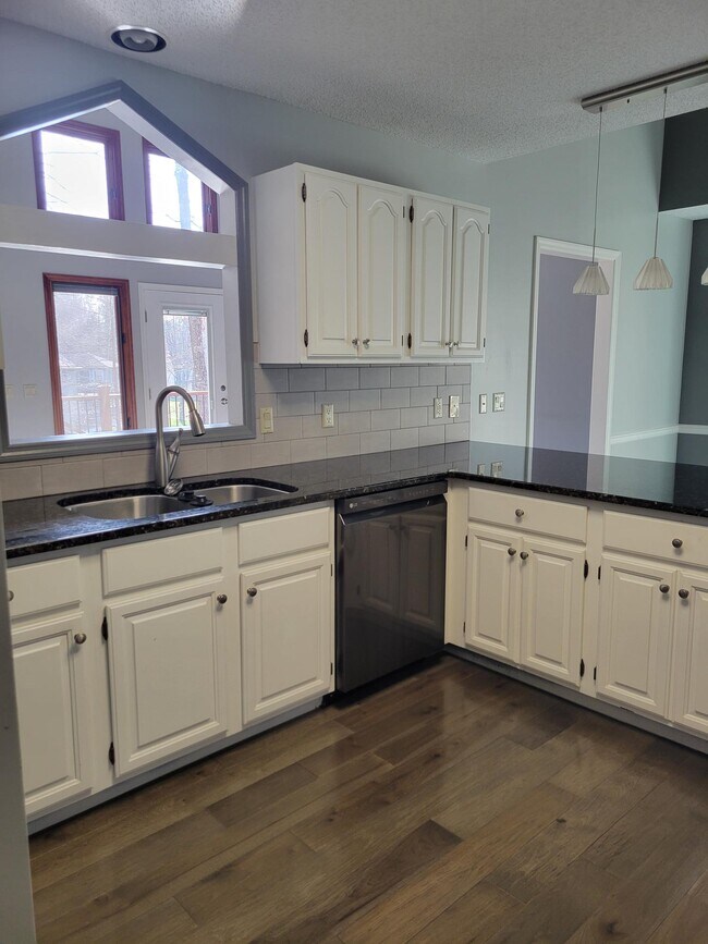 Building Photo - 116 Knollwood Ln