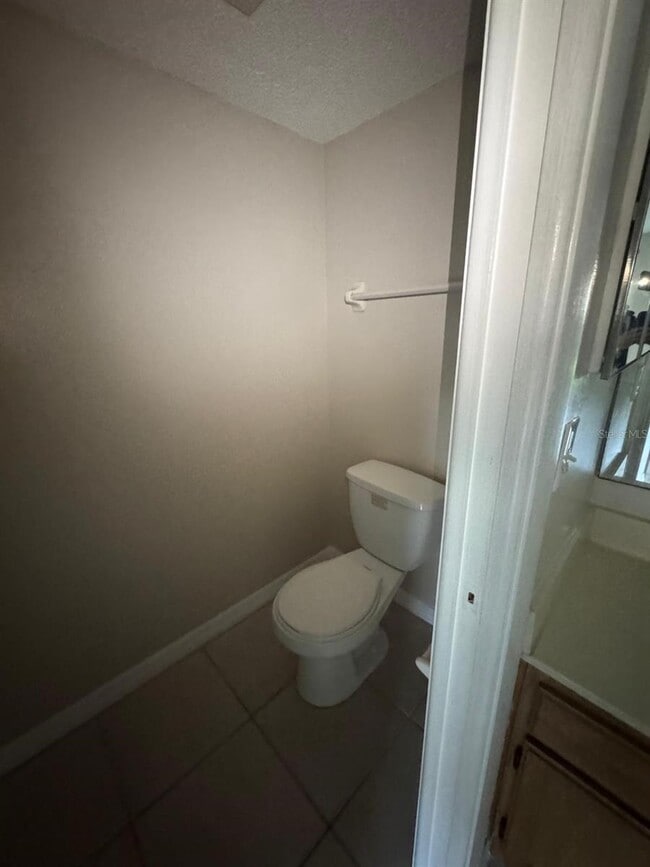 Building Photo - 2416 SE Garden Terrace