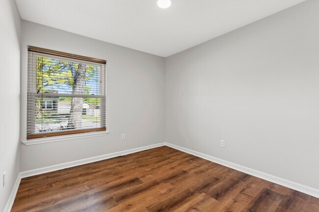 Building Photo - 1576 Springfield Dr
