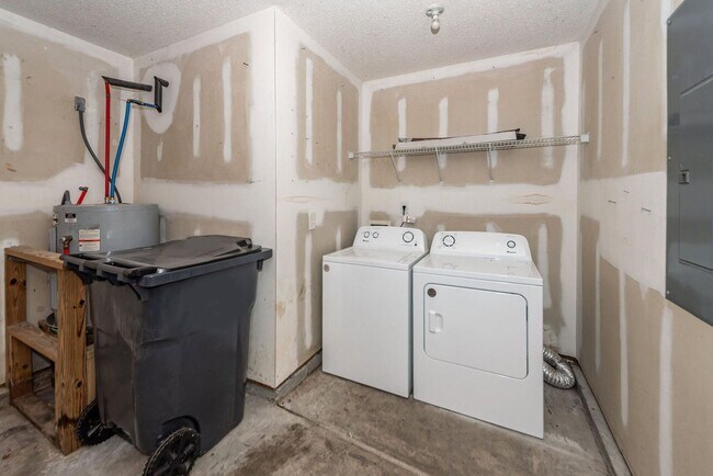 Building Photo - 248 Trickle Dr