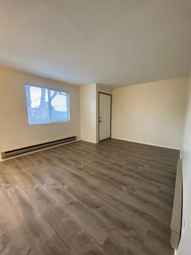 Building Photo - Hard to find 1 bdrm, 1 bath w/ garage!  1.7 miles from Sky Lakes Medical Center and Oregon Tech!