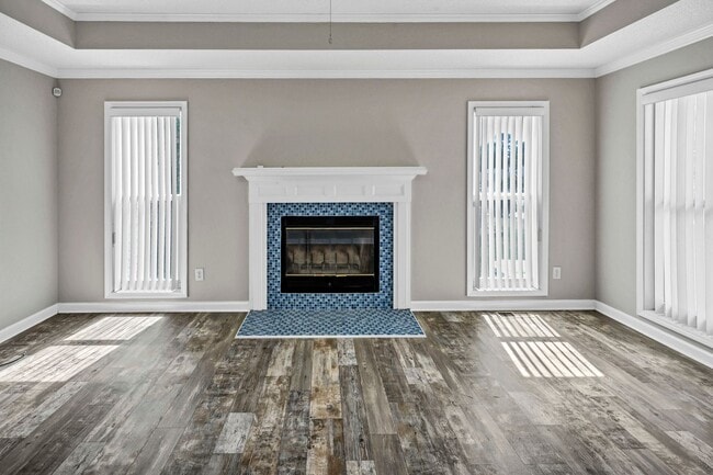 Building Photo - Refined 3-Bedroom Home with New LVP Flooring in Prime West Columbia Location!