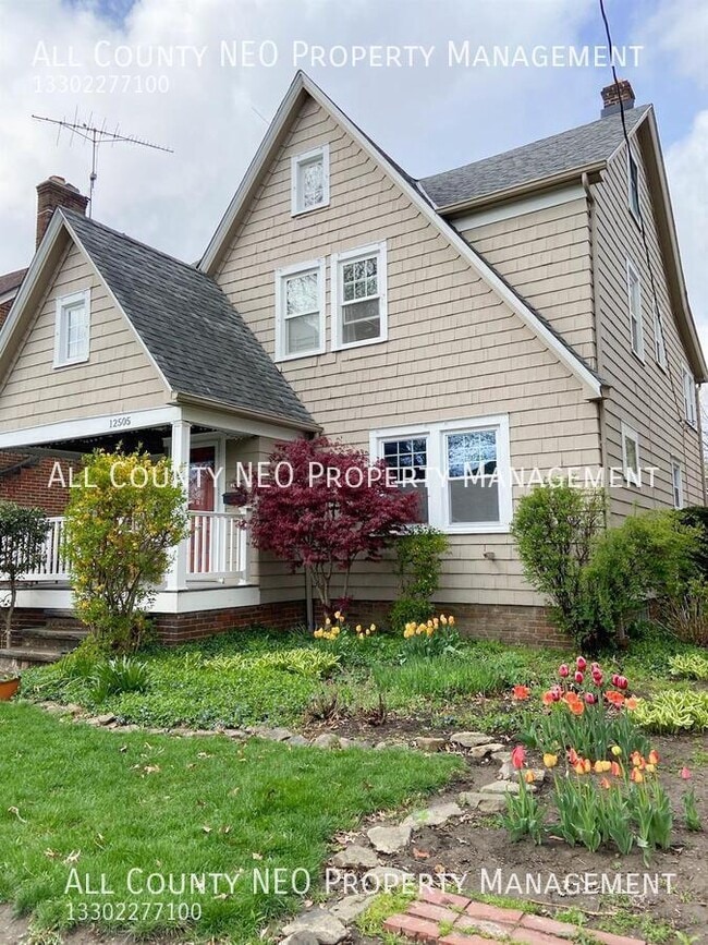 Building Photo - Beautiful 3 bed and 1 1/2 bath with luciou...