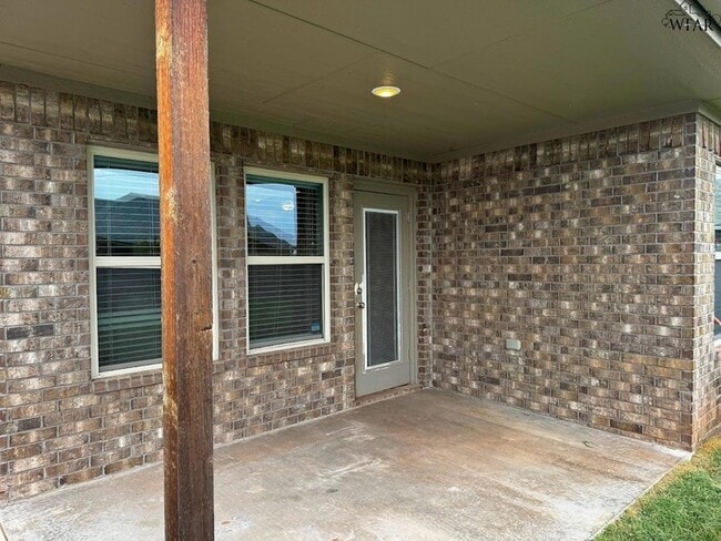 Building Photo - 301 Mariners Wy