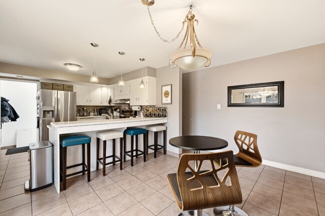 Building Photo - Beautiful 4 Bedroom/3 Bathroom Home in University Hills Area!