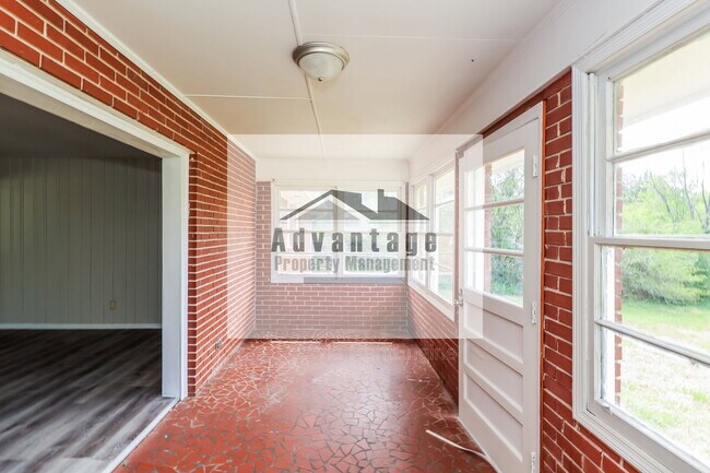 Building Photo - 6615 Cascade Palmetto Hwy