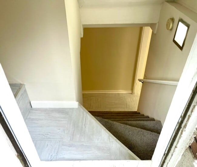 Building Photo - 1 Bedroom Apartment Downtown w/ Bonus Room - Utilities Included!