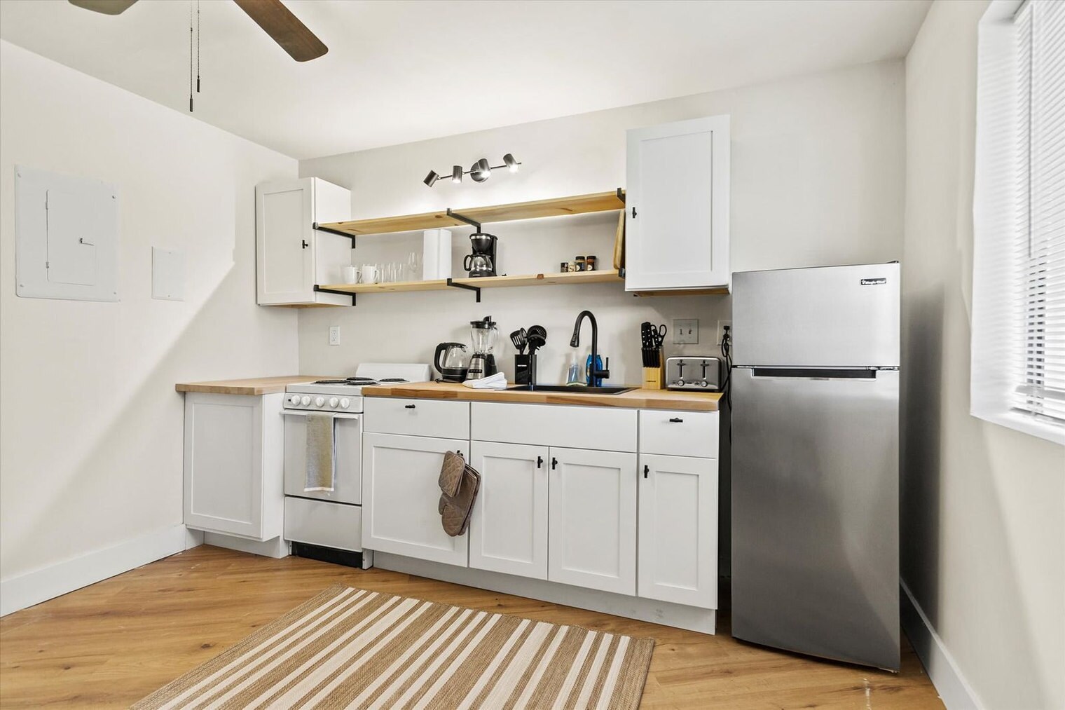 Building Photo - 3801 SW Triana Blvd