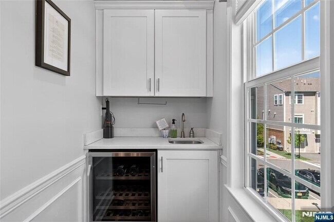 Building Photo - 117 Truman Dr