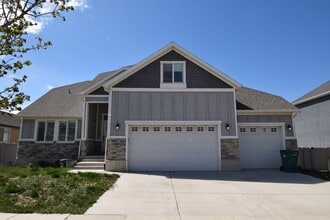 Building Photo - Spacious and Bright 5 Bed 3.5 Bath in Riverton!!