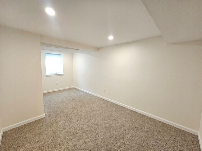 Building Photo - $2,300 - 4 Bed / 2 Bath Charming Home In P...