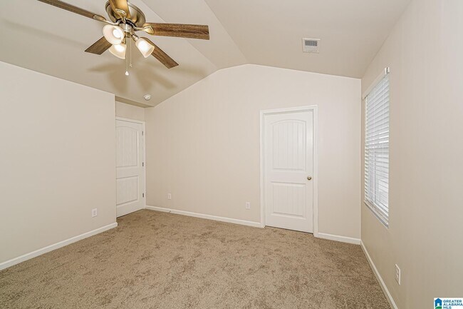 Building Photo - 855 Hawthorn Ln