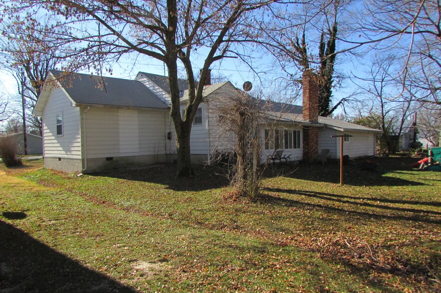 Building Photo - 252 E North Ave