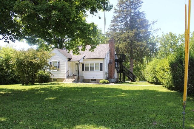Building Photo - 213 Old Bates Gates Rd