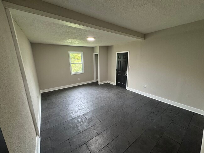 Building Photo - 2760 Lola Ave