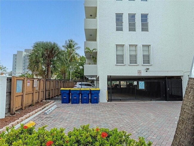 Building Photo - 6545 Indian Creek Dr