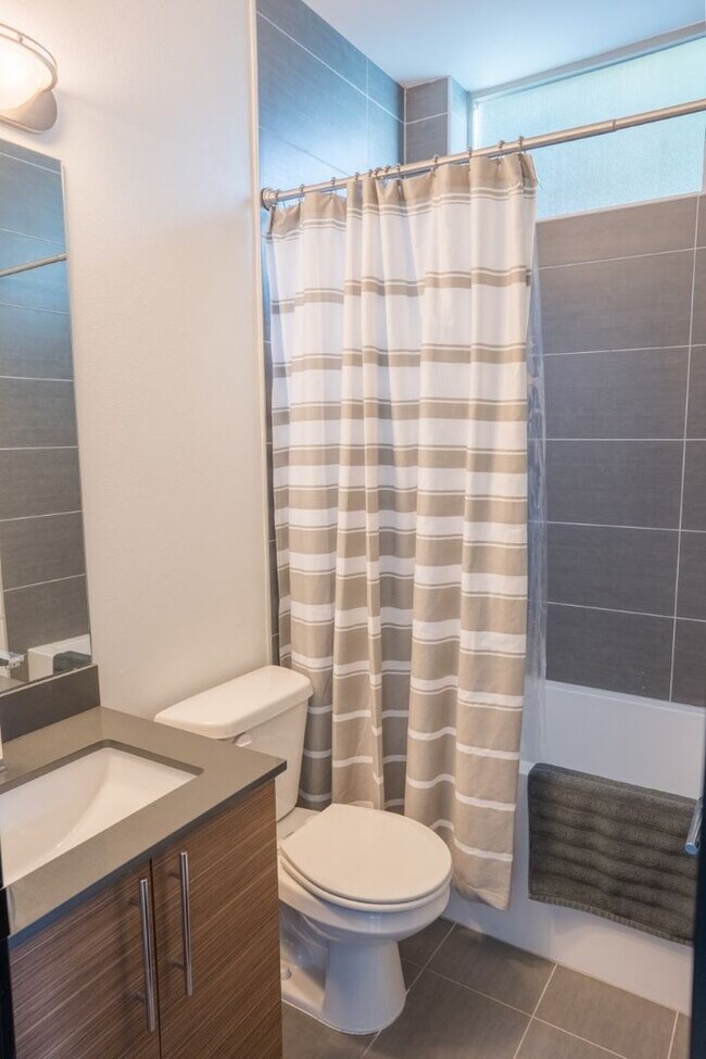 Building Photo - 3Bd/3.25Ba Seattle