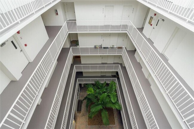 Building Photo - 1770 E Las Olas Blvd