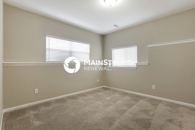 Building Photo - 5 Bedroom Pet-Friendly Home in Independence, MO with Main Street Renewal