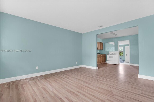 Building Photo - 1245 NE 117th St
