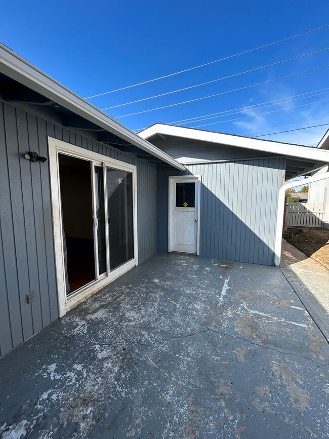 Building Photo - 2 Bedroom 2 Bath House