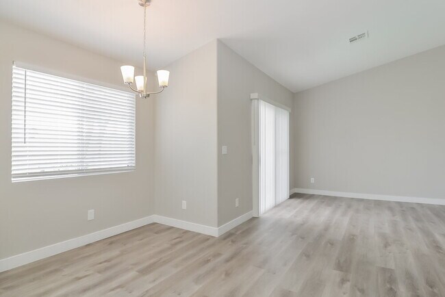 Building Photo - 390 Lombardy Cir