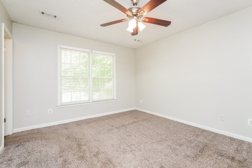 Building Photo - 465 Rosehill Dr
