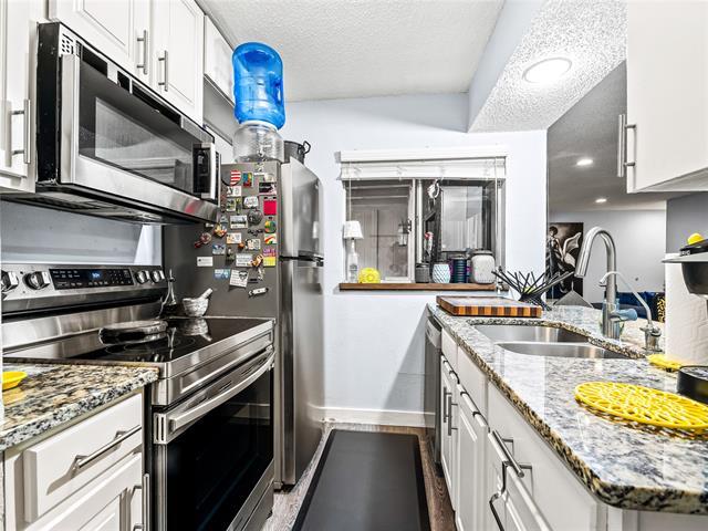 Building Photo - 5132 Amesbury Dr