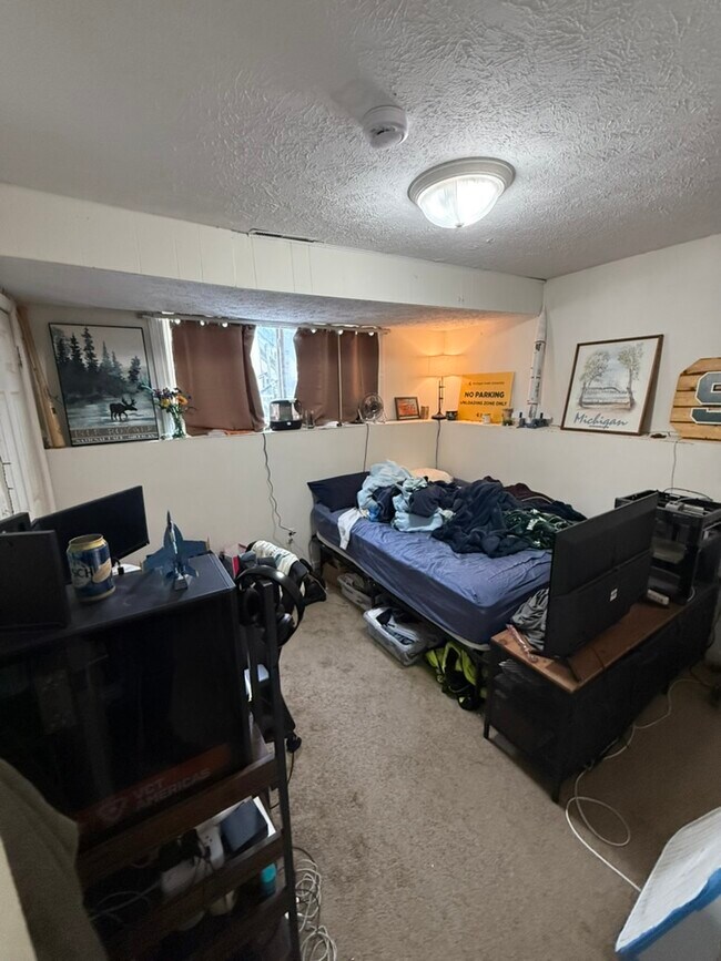 Building Photo - 805 Hicks Dr