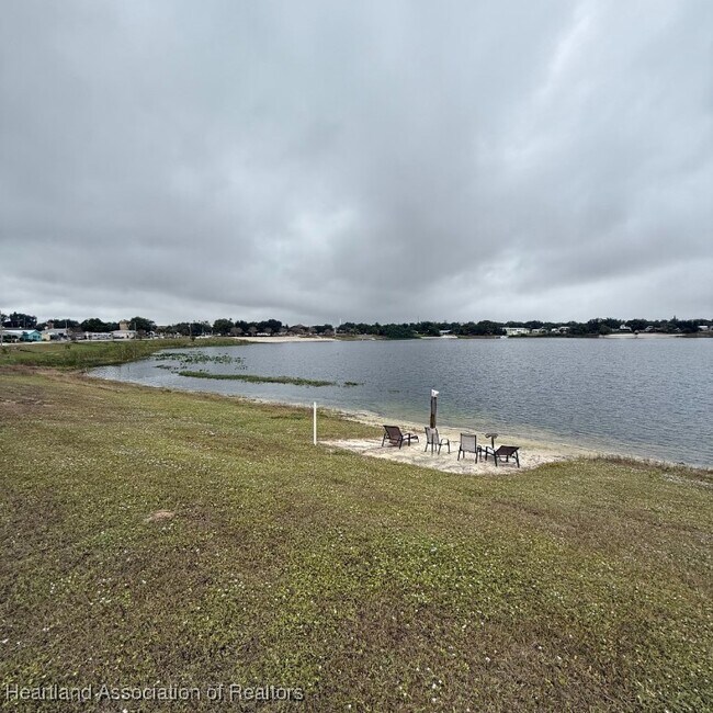 Building Photo - 317 E Main St