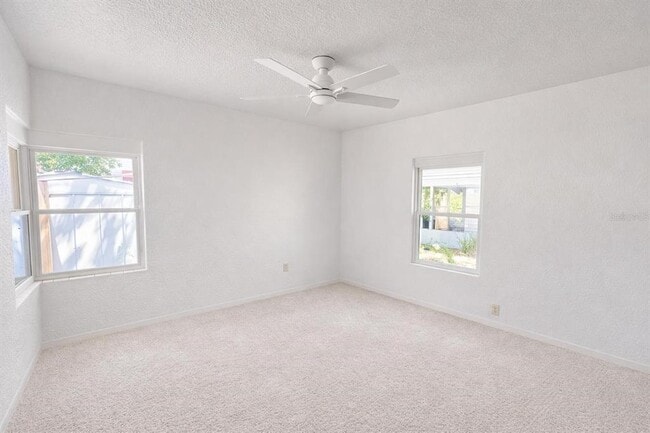 Building Photo - 403 E Johnson Ave