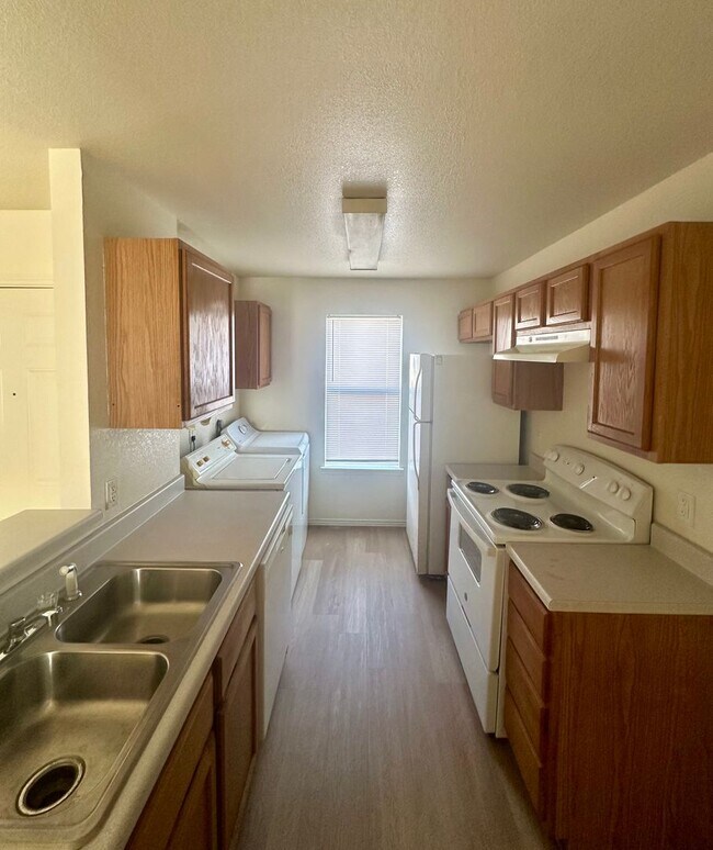 Building Photo - 5705 Greengate Dr