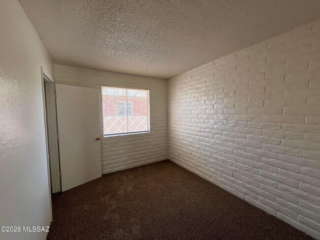 Building Photo - 303 E Lester St