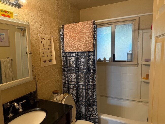 Building Photo - Charming Eastside Olympia Home Move-in goal June 5th .