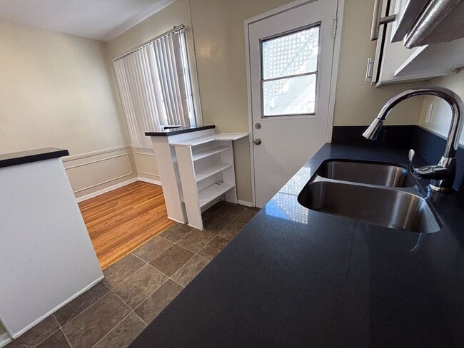 Interior Photo - 605 Kelton Ave