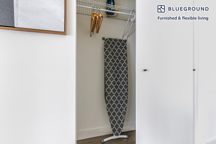 Building Photo - 21 E Chestnut St