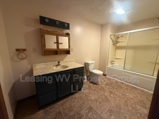 Building Photo - 2806 Putnam Ave